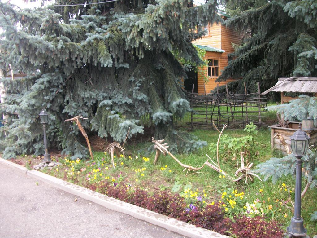 Hotel Enirest Karakol Exterior foto