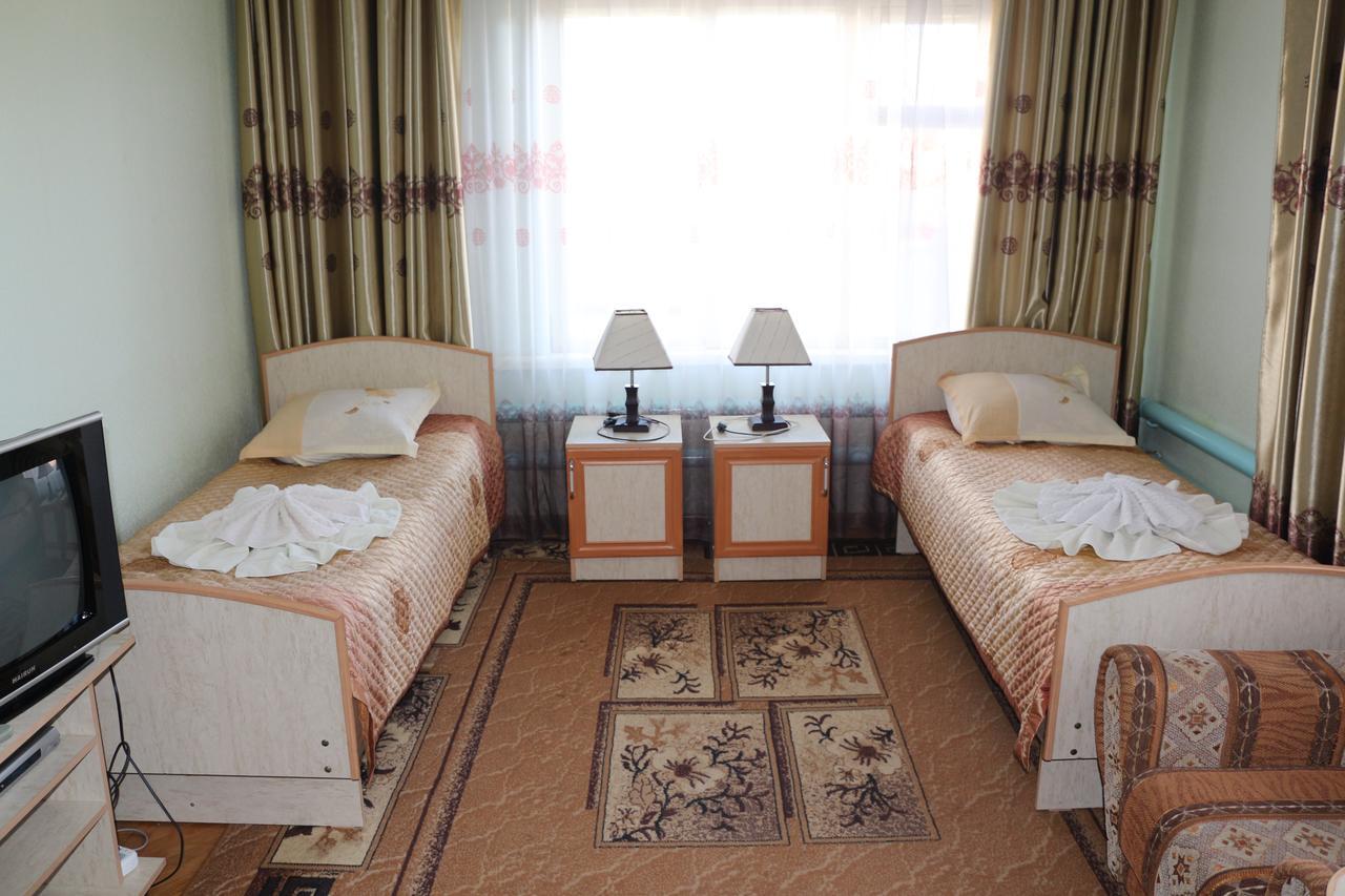 Hotel Enirest Karakol Exterior foto